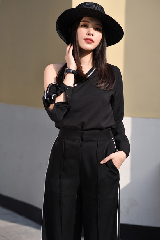 Bộ ảnh được thực hiện với sự hỗ trợ của nhiếp ảnh Chanh Nguyễn, trang phục Thanh Trúc Trương, người mẫu Linh Rin. 5 set đồ xây dựng nét hiện đại cho nàng văn phòng - 7