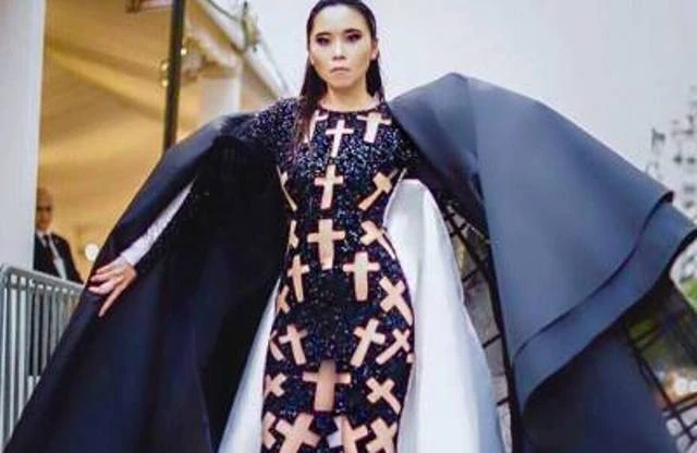 Cô gái Việt diện phong cách ma sơ dự Met Gala