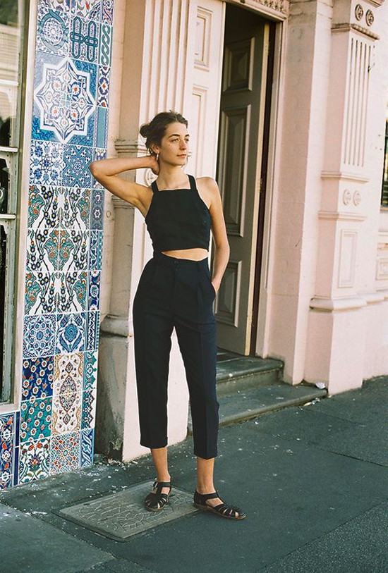 Ngoài dép lê, dếp bệt quai da, các kiểu dép rọ, dép da đan cũng được yêu thích ở mùa mốt năm nay.