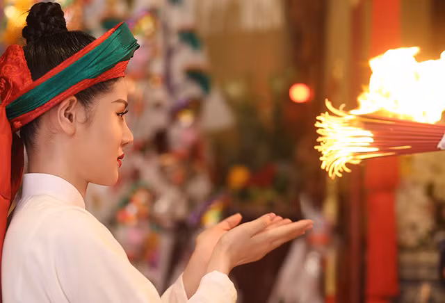 Cô hầu đồng xinh đẹp là Á khôi thời trang 2017 ảnh 8