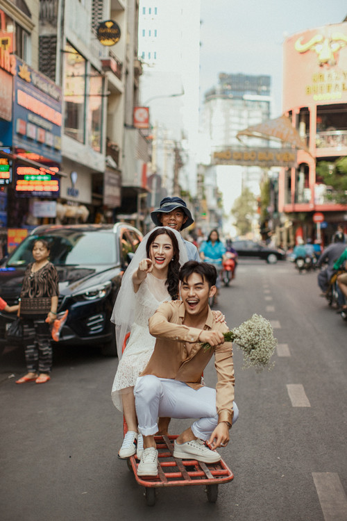 Ông chủ spa mất 6 tháng nhắn tin, tặng hoa mới chinh phục được bạn gái - 11