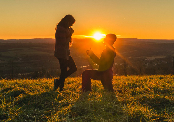 Mách chàng các cách cầu hôn khiến nàng không thể chối từ