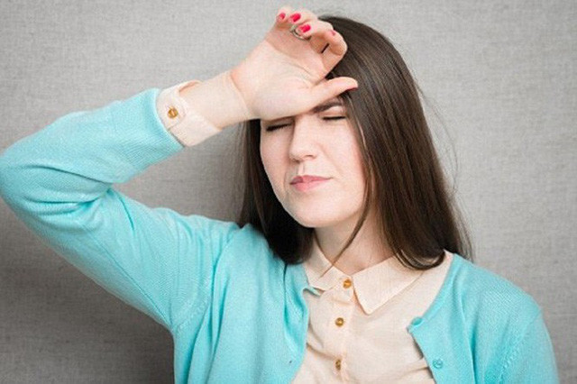 Lo âu là một trong những nguyên nhân gây chóng mặt phổ biến. Ảnh: SHUTTERSTOCK