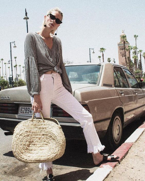 Thay vì nét kiểu cách và sang chảnh khi lên đồ thu đông, các fashionista hướng đến sự phóng khoáng, đơn giản cho set đồ ngày hè.