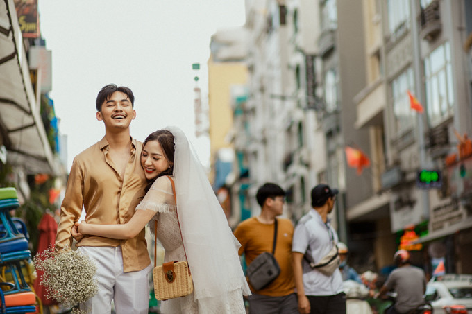 Sau khi lên được ý tưởng cho bộ ảnh, cả hai không mất nhiều thời gian thực hiện. Buổi chụp ảnh cưới của Ngọc Phước và Anh Thư giống như một cuộc dạo chơi trên đường phố Sài Gòn. Sau khi lên được ý tưởng cho bộ ảnh, cả hai không mất nhiều thời gian thực hiện. Buổi chụp ảnh cưới của Ngọc Phước và Anh Thư giống như một cuộc dạo chơi trên đường phố Sài Gòn.
