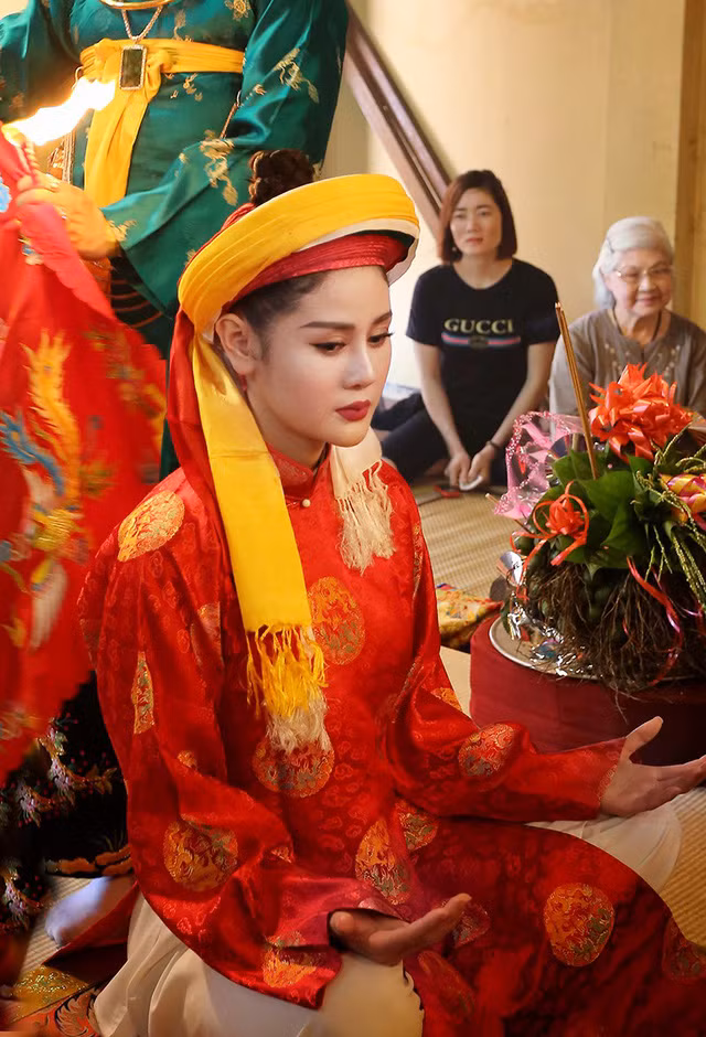 Cô cao 1m72, số đo 3 vòng là 90/58/92.