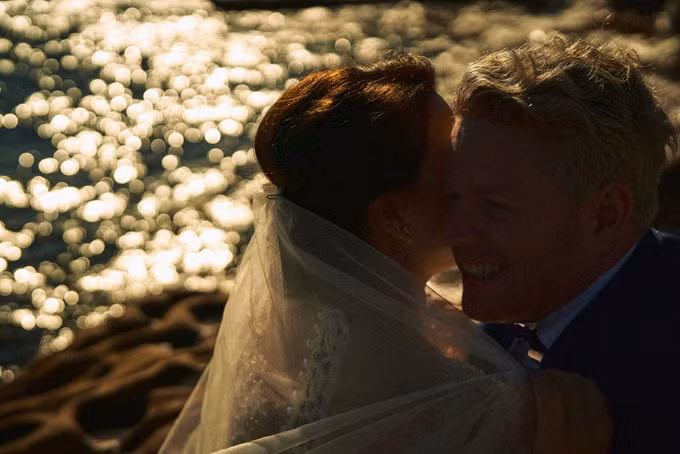 Đến giờ, khi được hỏi lý do vì sao Ngọc Lê quyết định lấy Andrew làm chồng, cô chỉ cười và nói rằng: Tôi cảm thấy Andrew không phải là người Tây, mà là người Việt Nam đẻ nhầm tại Mỹ. Anh có thói quen ăn cơm giống hệt ba tôi: xỉa răng và ngậm tăm sau khi ăn xong. Anh thích cafe sữa đá và phở... Lúc nào cũng làm mọi chuyện mà tôi thấy vui, có 10 thì cho tôi tới 9.Đối với tình yêu và hôn nhân, Ngọc Lê luôn tâm niệm: Cứ yêu đi, đừng giấu giếm gì cả và tin tưởng nhau.