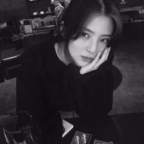 Lộ diện "tiểu mỹ nhân" sở hữu nhan sắc đẹp lấn át Song Hye Kyo ảnh 1