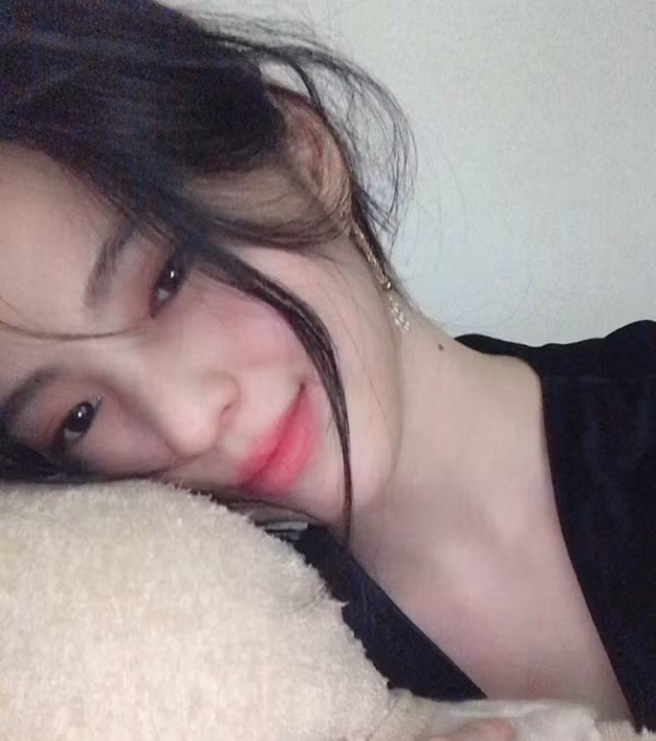 Lộ diện "tiểu mỹ nhân" sở hữu nhan sắc đẹp lấn át Song Hye Kyo ảnh 3