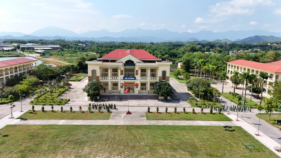 Trung tâm Giáo dục quốc phòng và an ninh - Đại học Thái Nguyên là đơn vị sự nghiệp công lập thuộc Đại học Thái Nguyên. Trung tâm Giáo dục quốc phòng và an ninh - Đại học Thái Nguyên là đơn vị sự nghiệp công lập thuộc Đại học Thái Nguyên.