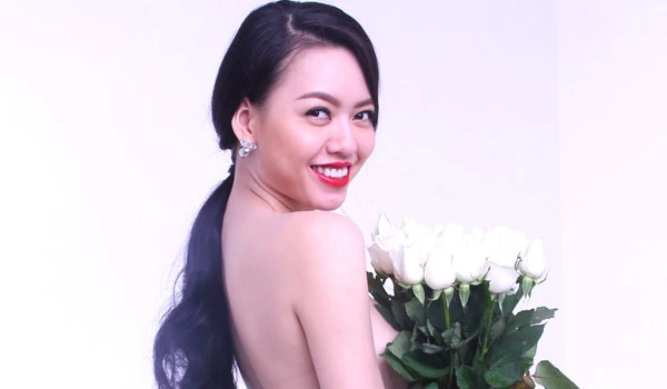 "Nữ hoàng sắc đẹp" bán nude tái xuất