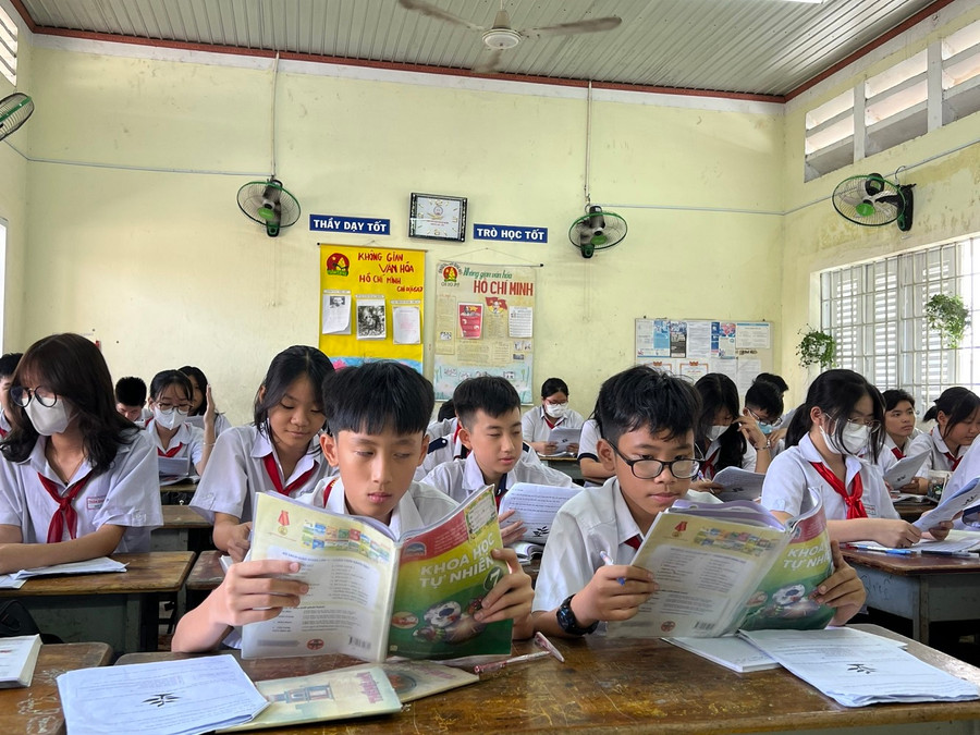 Học sinh Trường THCS Trần Quang Khải, Quận 12, TPHCM trong giờ học. Học sinh Trường THCS Trần Quang Khải, Quận 12, TPHCM trong giờ học.