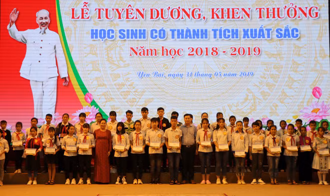 Yên Bái: Tuyên dương 187 học sinh có thành tích xuất sắc năm học 2018 – 2019 ảnh 7