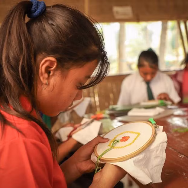 Trường Ấn Độ nhận rác thải nhựa thay học phí, cả ngôi làng 