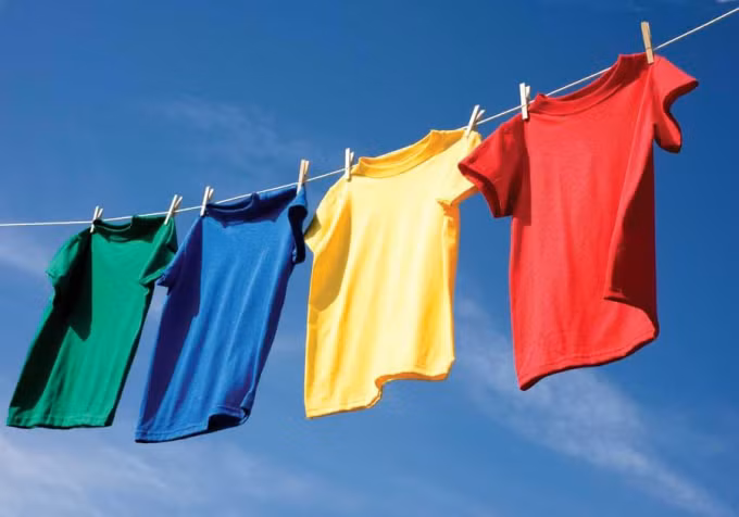 Giặt quần áo với giấm muối giữ quần áo mới lâu