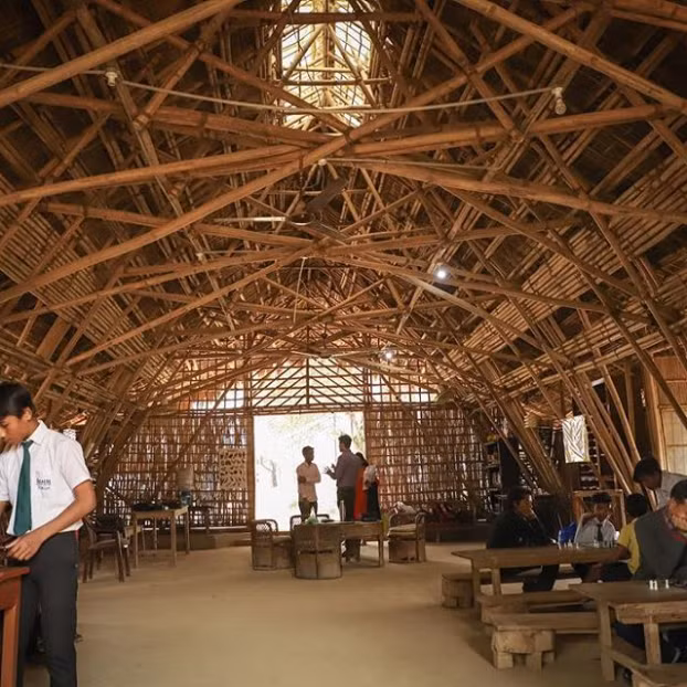 Trường Ấn Độ nhận rác thải nhựa thay học phí, cả ngôi làng 