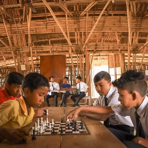 Trường Ấn Độ nhận rác thải nhựa thay học phí, cả ngôi làng 