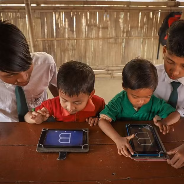 Trường Ấn Độ nhận rác thải nhựa thay học phí, cả ngôi làng 