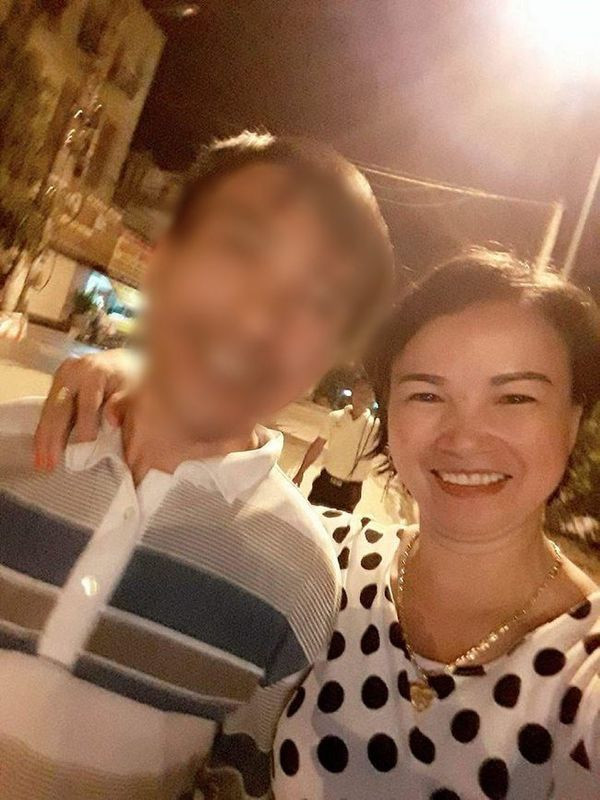 Hai lần giáp mặt với bố nữ sinh giao gà bị sát hại ở Điện Biên ảnh 1 Hình ảnh bà Hiền chụp cùng chồng là ông Hường.