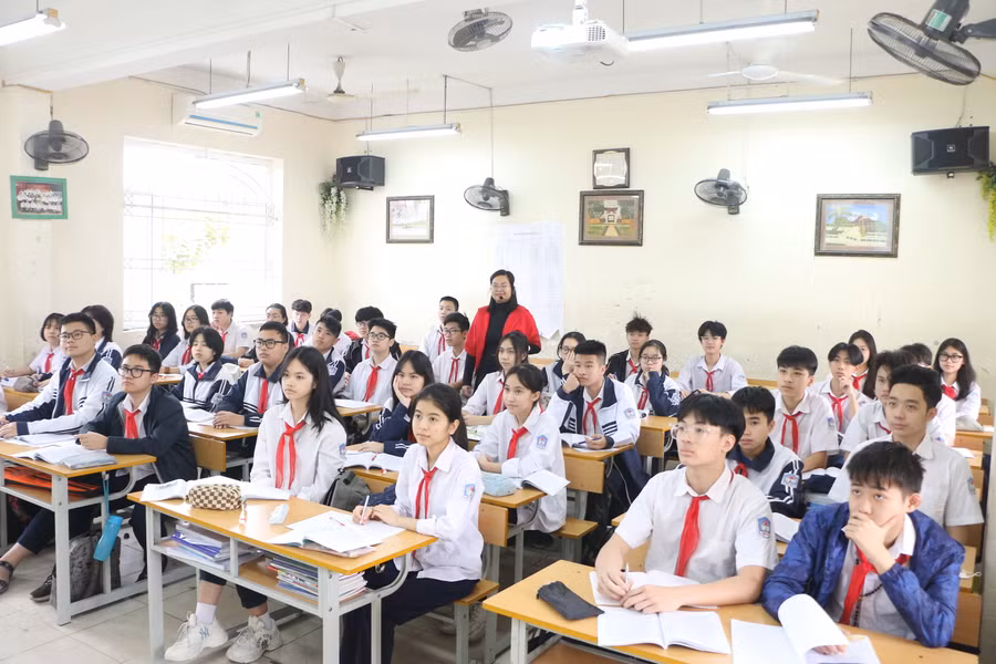 Để thu hút sự chú tâm của học sinh vào bài học đòi hỏi người giáo viên phải có phương pháp sáng tạo.