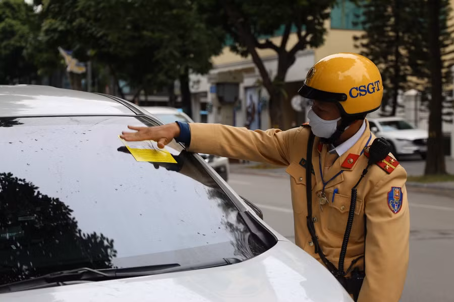 Thông báo lỗi vi phạm với người vi phạm.