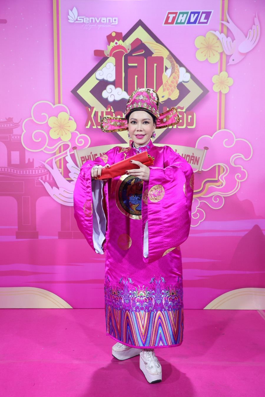 Táo Hồng do nghệ sĩ Việt Hương đảm nhận. Táo Hồng do nghệ sĩ Việt Hương đảm nhận.