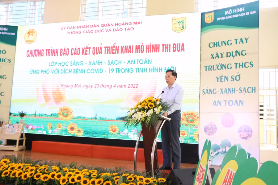 Ông Trần Quý Thái - Phó Chủ tịch UBND quận Hoàng Mai phát biểu tại buổi lễ.