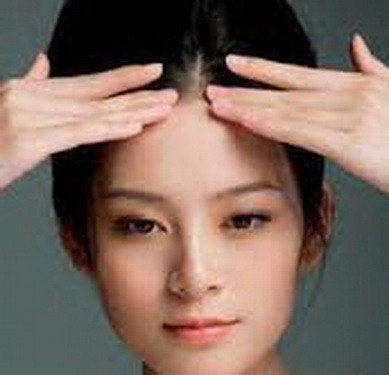 Miết hai bên trán. Miết hai bên trán.