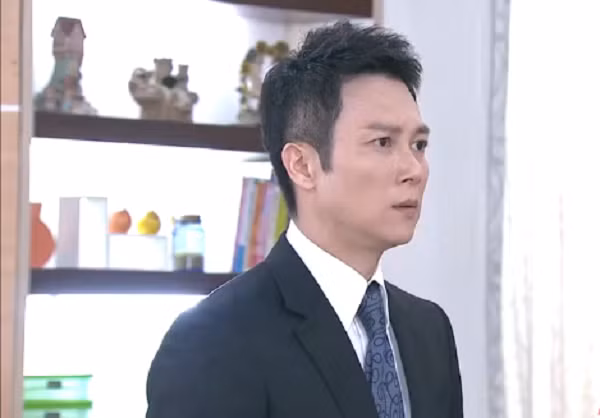 Hào hứng mua quà xịn đến biếu Tết sếp, ai ngờ vừa đến cổng đã chết đứng khi gặp sếp bà - Ảnh 2.