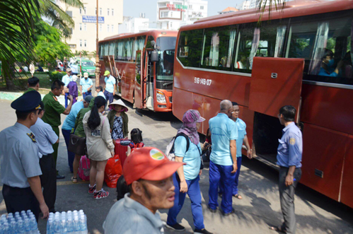 Ga Sài Gòn điều ôtô chở khách ra Bình Thuận. Ảnh:Sơn Hoà. Ga Sài Gòn điều ôtô chở khách ra Bình Thuận. Ảnh: Sơn Hoà.