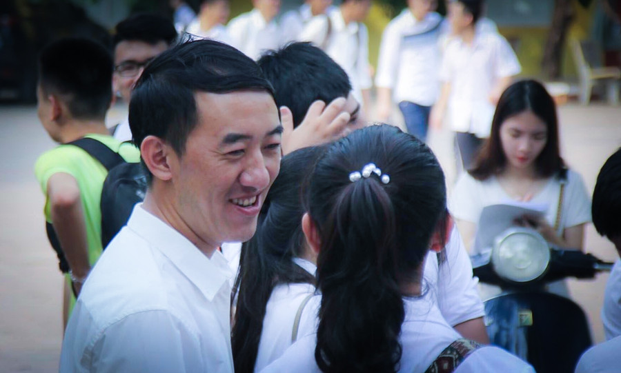 Thí sinh Trang A Vạc trao đổi với các bạn về bài thi. Thí sinh Trang A Vạc trao đổi với các bạn về bài thi.