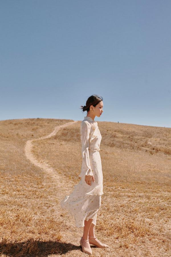 Những món đồ các nàng nên tránh mặc vào mùa nắng mưa thất thường ảnh 9 Empty