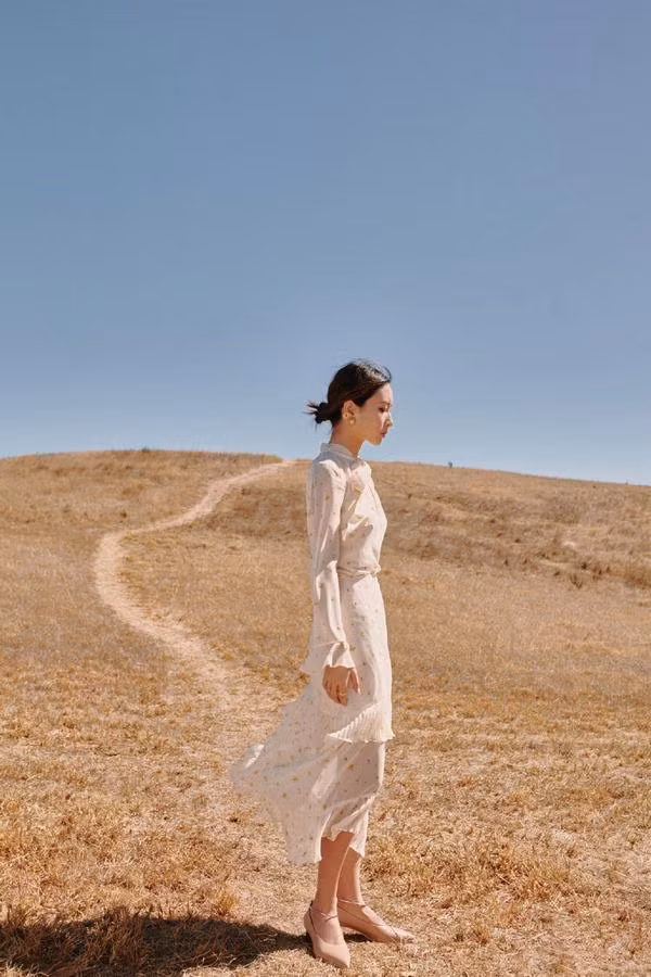 Những món đồ các nàng nên tránh mặc vào mùa nắng mưa thất thường ảnh 9 Empty