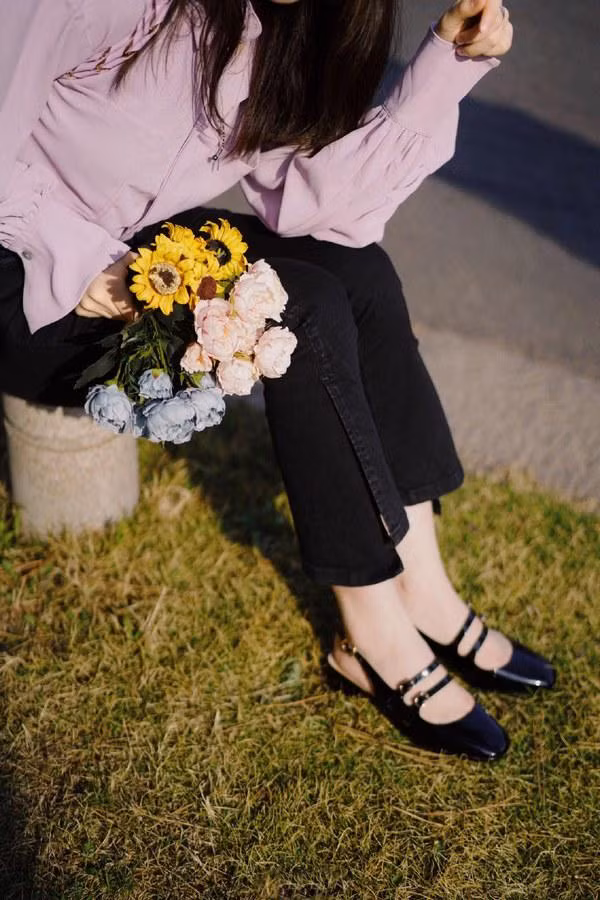 Những món đồ các nàng nên tránh mặc vào mùa nắng mưa thất thường ảnh 18 Empty