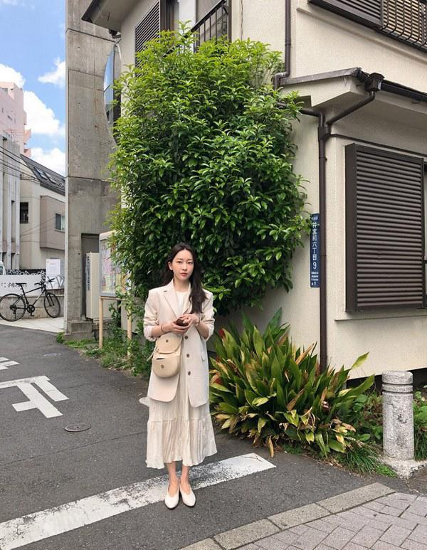 Những món đồ các nàng nên tránh mặc vào mùa nắng mưa thất thường ảnh 10 Empty