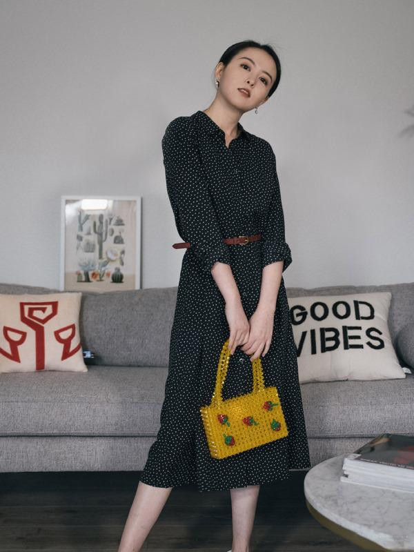 Những món đồ các nàng nên tránh mặc vào mùa nắng mưa thất thường ảnh 12 Empty