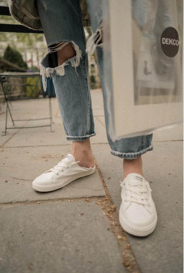 Những món đồ các nàng nên tránh mặc vào mùa nắng mưa thất thường ảnh 16 Empty