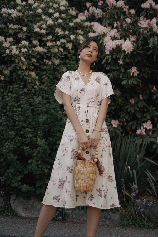 Những món đồ các nàng nên tránh mặc vào mùa nắng mưa thất thường ảnh 11 Empty