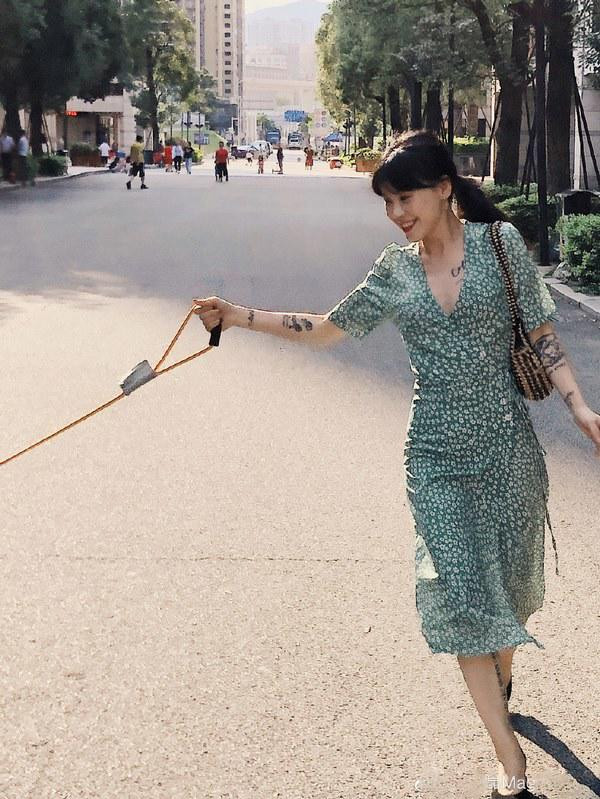 Những món đồ các nàng nên tránh mặc vào mùa nắng mưa thất thường ảnh 14 Empty