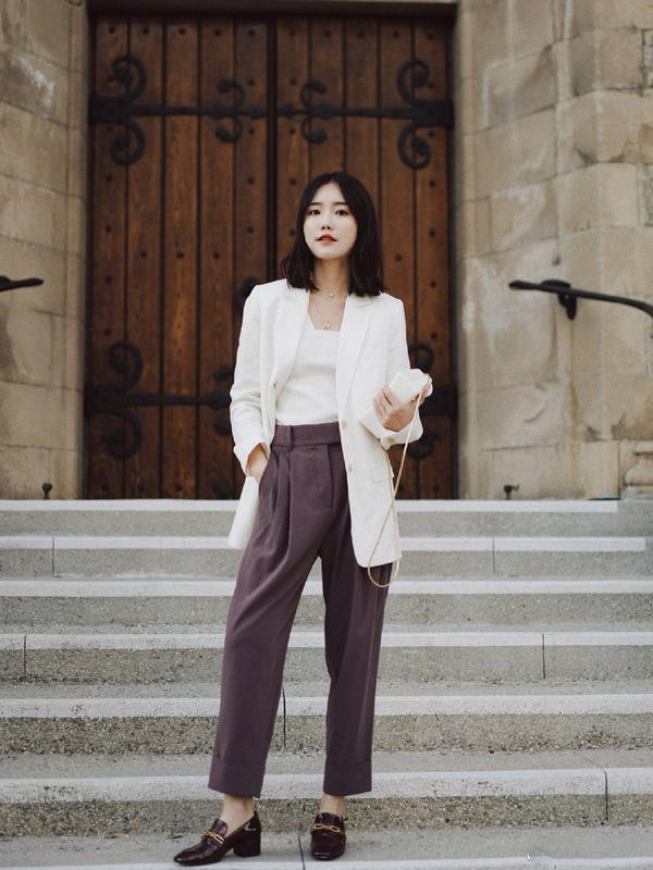 Những món đồ các nàng nên tránh mặc vào mùa nắng mưa thất thường ảnh 17 Empty