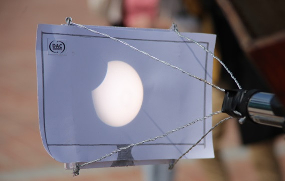 Nhật thực qua cách quan sát gián tiếp…