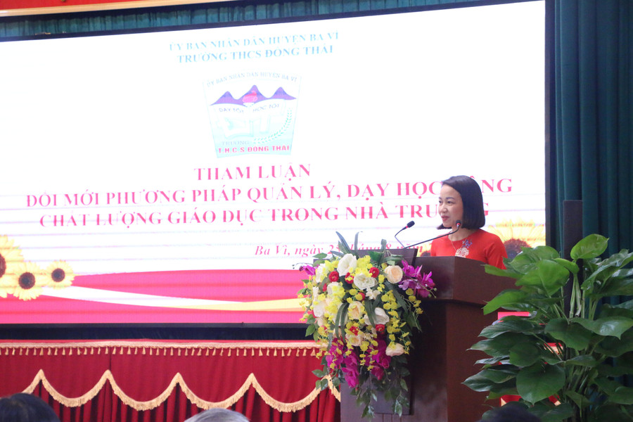 Cô Đinh Thị Ngọc Dung - Hiệu trưởng Trường THCS Đồng Thái chia sẻ kinh nghiệm về đổi mới phương pháp dạy học. Cô Đinh Thị Ngọc Dung - Hiệu trưởng Trường THCS Đồng Thái chia sẻ kinh nghiệm về đổi mới phương pháp dạy học.