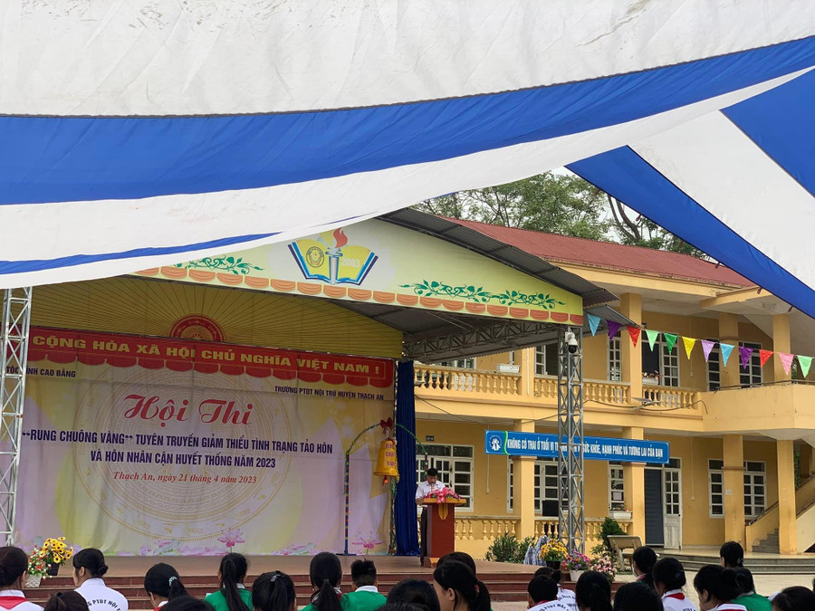 Hoạt động ngoại khóa nhằm tuyên truyền giảm thiểu tình trạng tảo hôn và hôn nhân cận huyết thống cho học sinh trường PTDTNT huyện Thạch An.