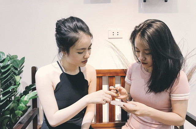 9x mở tiệm làm móng kiếm tiền ngang giám đốc ảnh 5 9x mở tiệm làm móng kiếm tiền ngang giám đốc ảnh 5