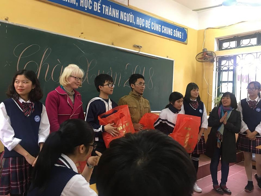 Thanh Thủy tự tin bên các bạn