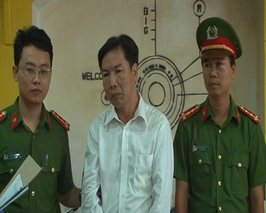 Cơ quan chức năng tống đạt quyết định khởi tố bị can và thi hành lệnh bắt tạm giam đối với Lê Hữu Lam 