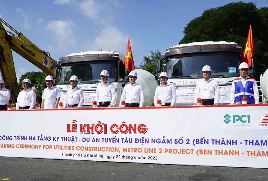 Lãnh đạo UBND TPHCM dự lễ khởi công tuyến metro số 2.