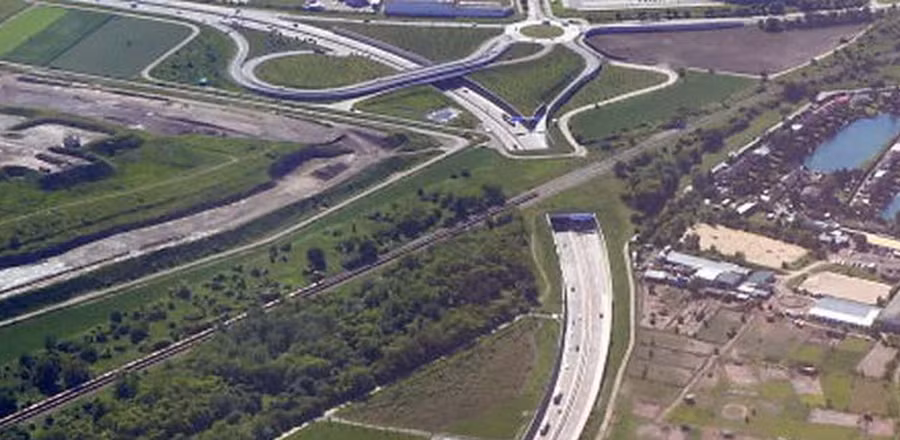 Thú vị những cây cầu xây riêng cho động vật ảnh 4