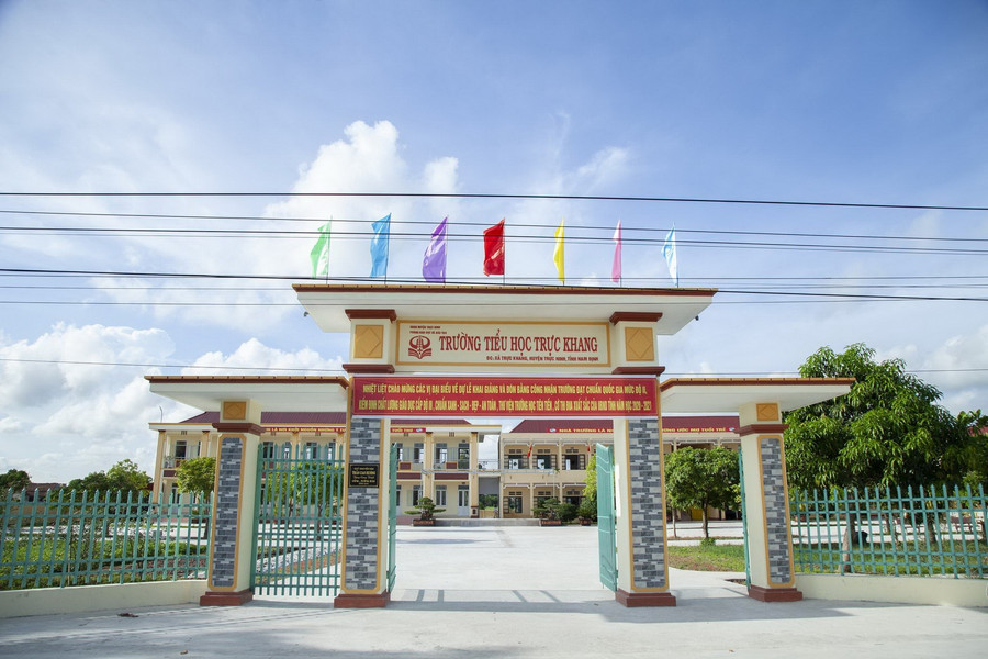 Khuôn viên trường khang trang, sạch đẹp