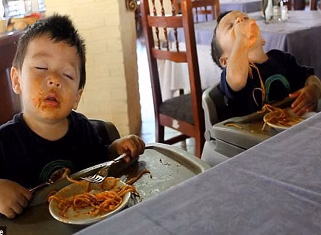 “Cười không nhặt được mồm” với 1001 dáng ngủ khó đỡ của con trẻ